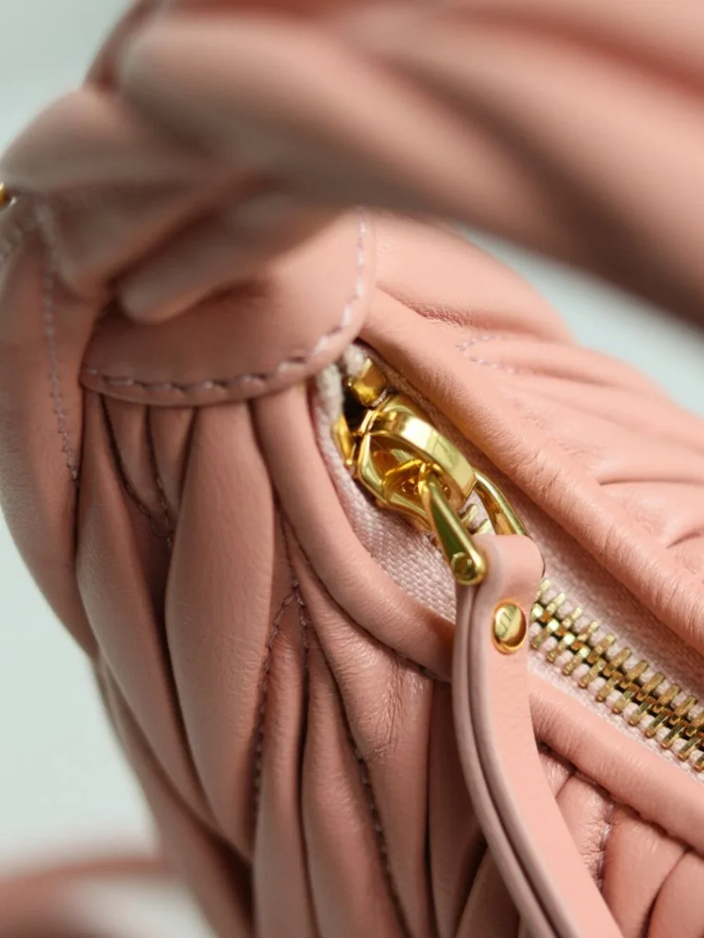 Miu Miu. dimensions 23